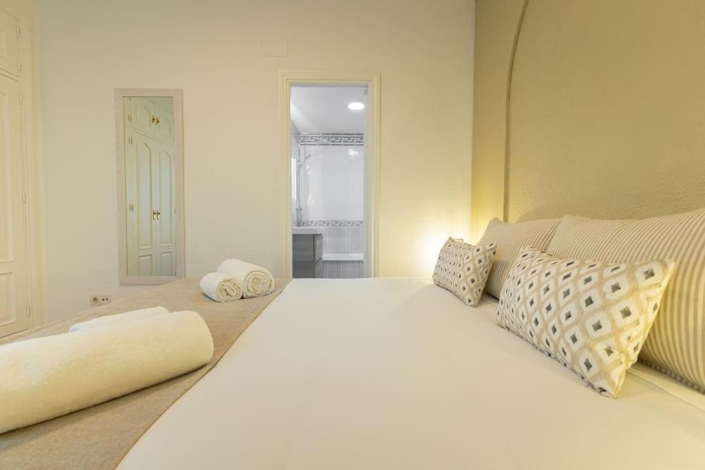 Apartamento Triana Deluxe By Valcambre Sevilla Exterior foto